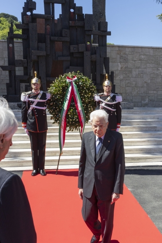 Il Presidente della Repubblica Sergio Mattarella a San Severino Marche, depone una corona d’alloro, presso il Monumento ai Caduti della Resistenza, in occasione dell’81° Anniversario della Liberazione