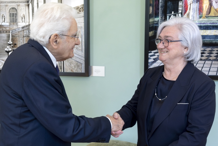 Il Presidente Sergio Mattarella accoglie Rosy Bindi, Presidente del Comitato nazionale Centenario Don Milani, in occasione della presentazione del libro su Don Milani