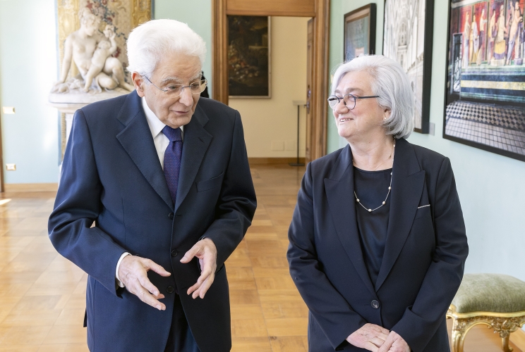 Il Presidente Sergio Mattarella con Rosy Bindi, Presidente del Comitato nazionale Centenario Don Milani, in occasione della presentazione del libro su Don Milani