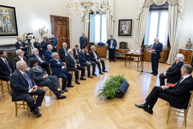 Il Presidente Sergio Mattarella nel corso dell'incontro con Rosy Bindi, Presidente del Comitato nazionale Centenario Don Milani, e una delegazione del comitato, in occasione della presentazione del libro su Don Milani