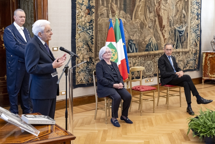 Il Presidente Sergio Mattarella nel corso dell'incontro con Rosy Bindi, Presidente del Comitato nazionale Centenario Don Milani, e una delegazione del comitato, in occasione della presentazione del libro su Don Milani
