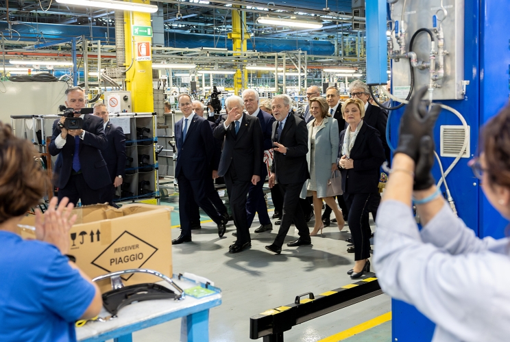  Il Presidente Sergio Mattarella visita lo stabilimento Piaggio