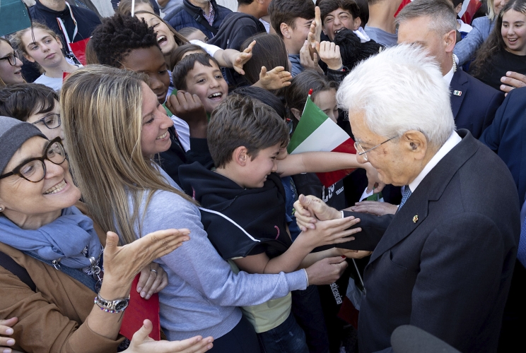 Il Presidente Sergio Mattarella lascia il Museo della Piaggio al termine della celebrazione della Festa del Lavoro