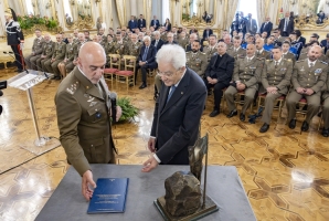 Il Presidente Sergio Mattarella in occasione dell'Incontro con il Capo di Stato Maggiore dell’Esercito, unitamente ad una rappresentanza dell’Esercito italiano, nel 165° 
anniversario di fondazione