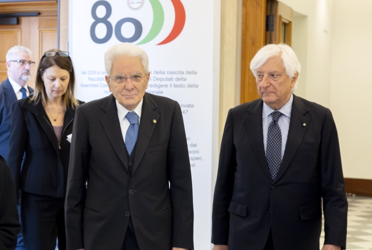Il Presidente Sergio Mattarella accompagnato dal Segretario Generale della Presidenza della Repubblica Ugo Zampetti lascia l'Archivio Storico al termine del Seminario in occasione dei vent’anni dell’elezione di Giorgio Napolitano a Presidente della Repubblica