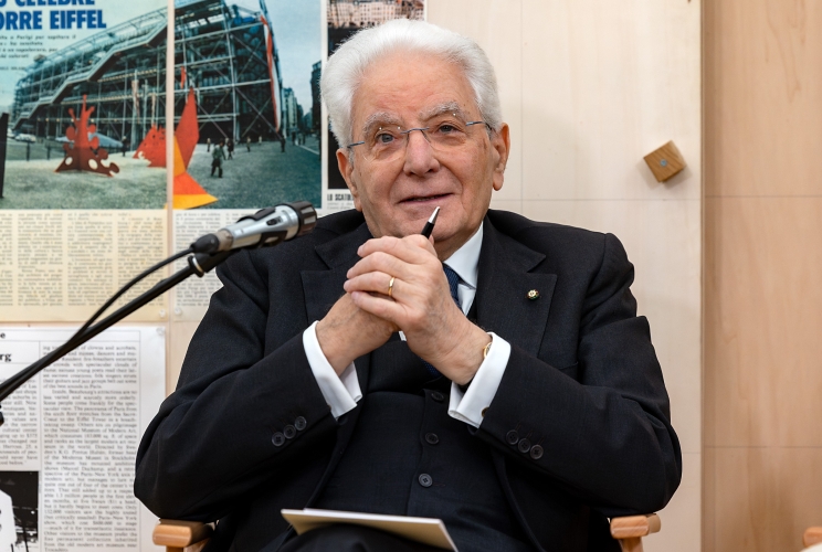 Il Presidente Sergio Mattarella nel corso dell'incontro con alcuni studenti del Politecnico
