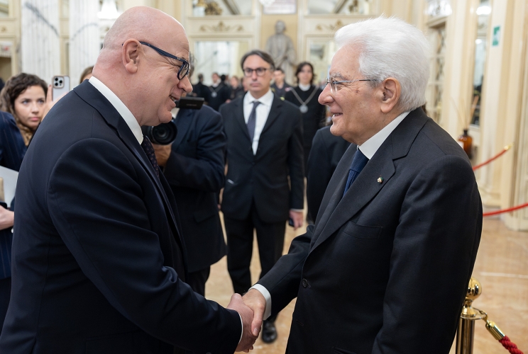 Il Presidente Sergio Mattarella con Fortunato Ortombina, Sovrintendente e Direttore artistico della Fondazione Teatro alla Scala alla cerimonia in occasione dell'80° anniversario del concerto di riapertura della Scala ricostruita
