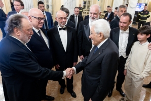 Il Presidente Sergio Mattarella con il Maestro Riccardo Chailly, alla cerimonia in occasione dell'80° anniversario del concerto di riapertura della Scala ricostruita