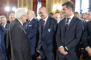 Il Presidente della Repubblica Sergio Mattarella con Maurizio Sarri, Allenatore della Lazio e con Cristian Chivu, Allenatore dell’Inter, in occasione  dell'incontro con le squadre finaliste della Coppa Italia di calcio Frecciarossa
