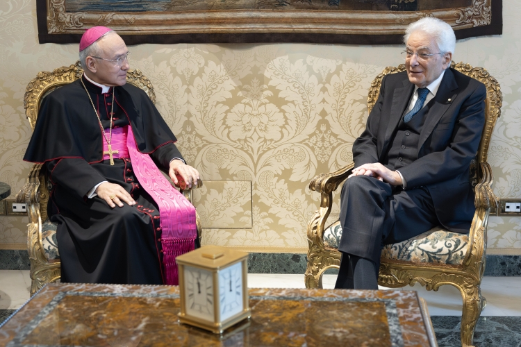 Il Presidente Mattarella con S.E. Rev.ma Mons. Edgar PEÑA Parra, Nunzio Apostolico,  in occasione della presentazione delle Lettere Credenziali
