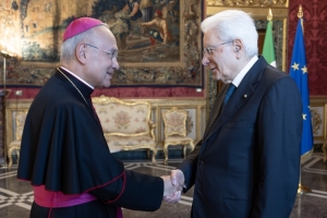 Mattarella riceve le  lettere Credenziali da parte di S.E. Rev.ma Mons. Edgar PEÑA PARRA, Nunzio Apostolico