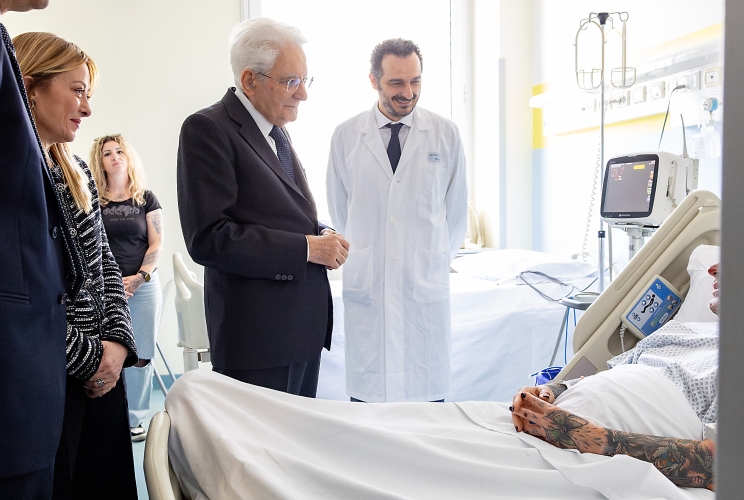 Il Presidente Sergio Mattarella  in occasione della visita ai feriti nella tentata strage del 16 maggio a Modena