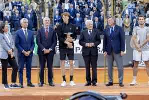 Il Presidente Sergio Mattarella con Jannik Sinner, vincitore degli internazionali di tennis