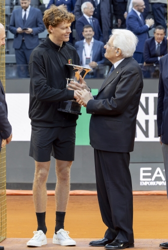 Il Presidente Sergio Mattarella con Jannik Sinner, vincitore degli internazionali di tennis