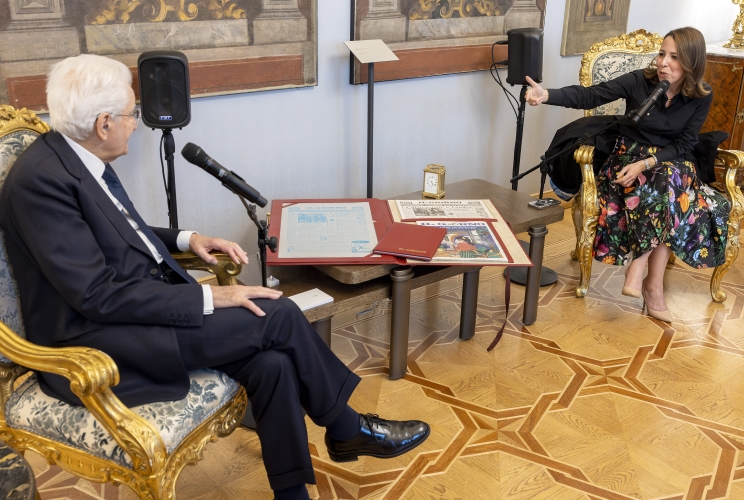 Il Presidente Sergio Mattarella con Agnese Pini, Direttrice quotidiani gruppo Monrif, in occasione del 70° anniversario de "Il Giorno"