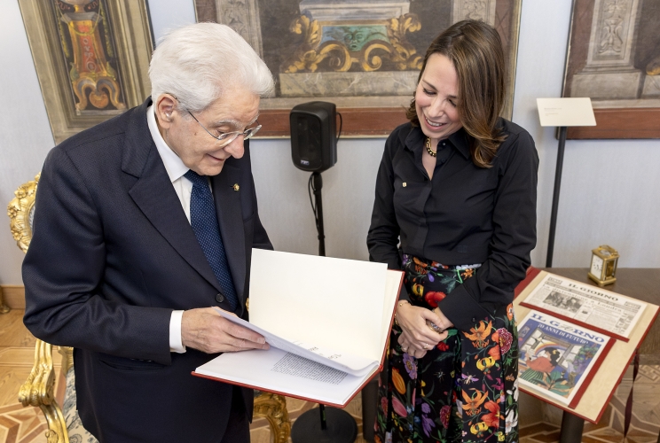 Il Presidente Sergio Mattarella con Agnese Pini, Direttrice quotidiani gruppo Monrif, in occasione del 70° anniversario de "Il Giorno"