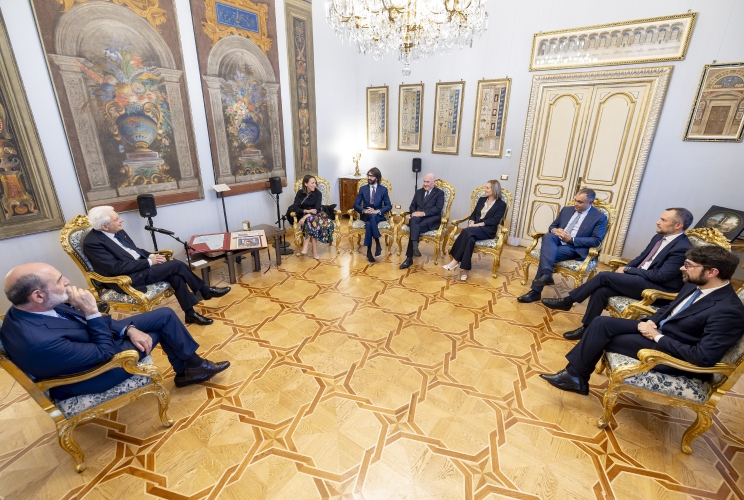 Il Presidente Sergio Mattarella con Agnese Pini, Direttrice quotidiani gruppo Monrif, in occasione del 70° anniversario de "Il Giorno"