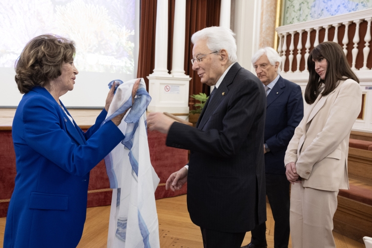 Il Presidente Sergio Mattarella con Anna Maria Bernini, Ministro dell’Università e della ricerca in occasione del convegno per il quarantesimo anniversario di costituzione della Fondazione Marevivo, e della giornata mondiale della biodiversità
