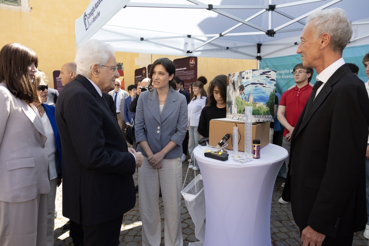 Il Presidente Sergio Mattarella con Anna Maria Bernini, Ministro dell’Università e della ricerca in occasione del convegno per il quarantesimo anniversario di costituzione della Fondazione Marevivo, e della giornata mondiale della biodiversità
