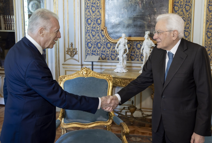 Il Presidente Sergio Mattarella accoglie Piero Ferrari, Vice Presidente - Amministratore Delegato di Ferrari Spa, in occasione della presentazione della Ferrrari "Luce"
