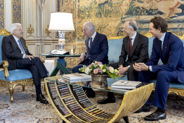Il Presidente Sergio Mattarella con John Elkann e Piero Ferrari, rispettivamente Presidente e Vice Presidente - Amministratore Delegato di Ferrari Spa, accompagnati da Benedetto Vigna, Amministratore Delegato di Ferrari Spa, in occasione della presentazione della Ferrari "Luce"

