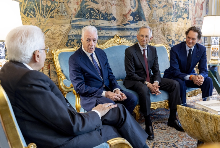 Il Presidente Sergio Mattarella in occasione della presentazione della Ferrari "Luce"
