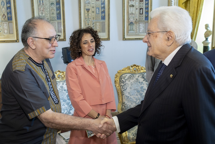 Il Presidente Sergio Mattarella accoglie Padre Pietro Ciuciulla, in occasione dell'incontro con una delegazione della Fondazione Nigrizia Onlus e dei Missionari Comboniani