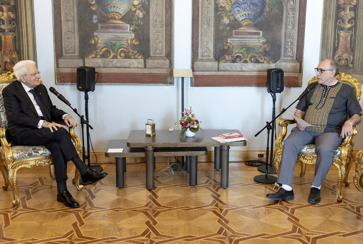 Il Presidente Sergio Mattarella con Padre Pietro Ciuciulla, in occasione dell'incontro con una delegazione della Fondazione Nigrizia Onlus e dei Missionari Comboniani