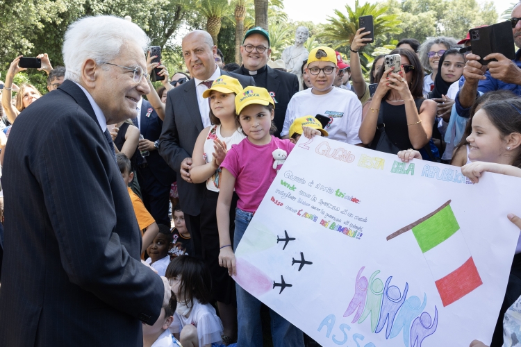 Il Presidente Sergio Mattarella  in occasione dell’apertura alle fasce deboli della popolazione in occasione della Festa nazionale della Repubblica 

