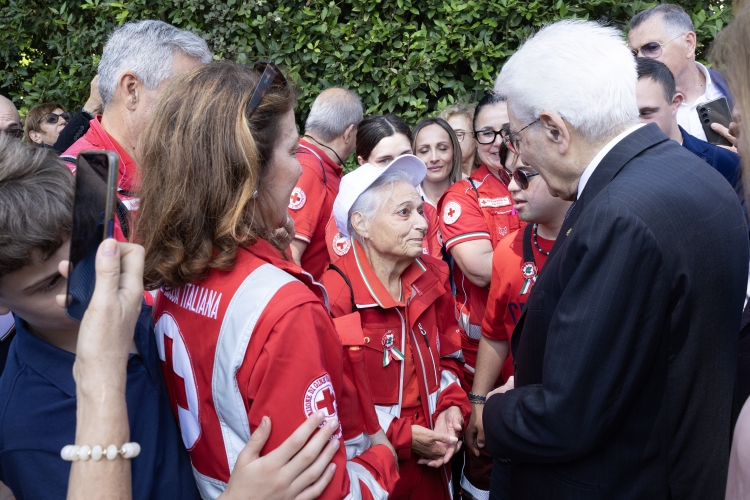 Il Presidente Sergio Mattarella  in occasione dell’apertura alle fasce deboli della popolazione in occasione della Festa nazionale della Repubblica 

