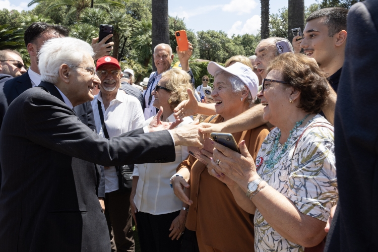Il Presidente Sergio Mattarella  in occasione dell’apertura alle fasce deboli della popolazione in occasione della Festa nazionale della Repubblica 
