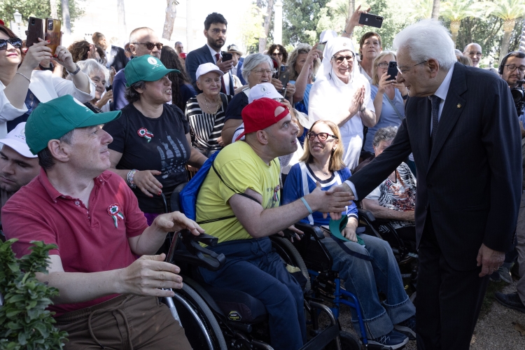 Il Presidente Sergio Mattarella  in occasione dell’apertura alle fasce deboli della popolazione in occasione della Festa nazionale della Repubblica 
