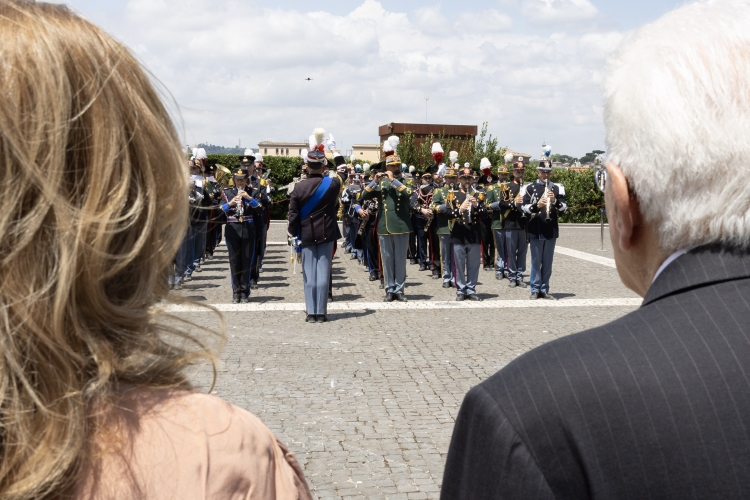 Il Presidente Sergio Mattarella e la Sig.ra Laura all’apertura dei giardini del Quirinale, alle fasce deboli della popolazione in occasione della Festa nazionale della Repubblica 
