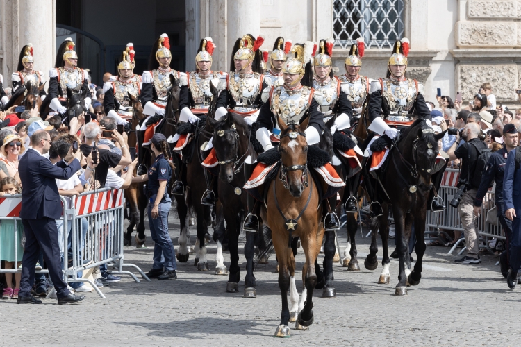 Cambio solenne della Guardia d'Onore sulla Piazza del Quirinale, in occasione della Festa della Repubblica