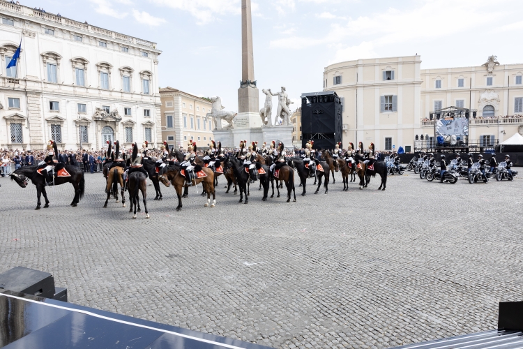 Cambio solenne della Guardia d'Onore sulla Piazza del Quirinale, in occasione della Festa della Repubblica