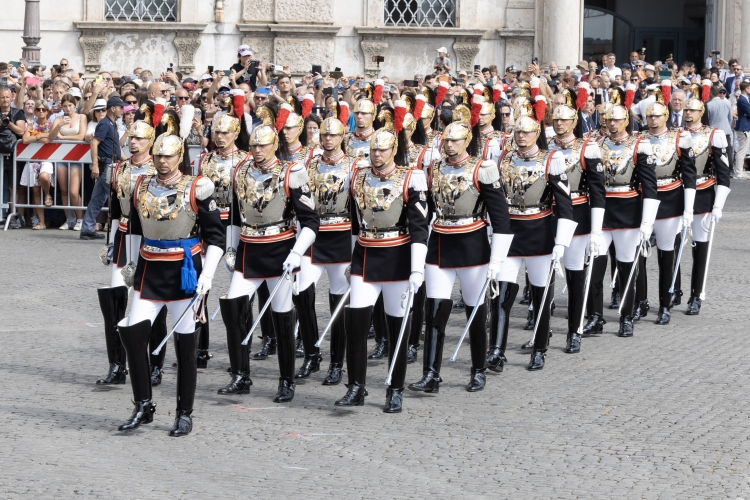 Cambio solenne della Guardia d'Onore sulla Piazza del Quirinale, in occasione della Festa della Repubblica