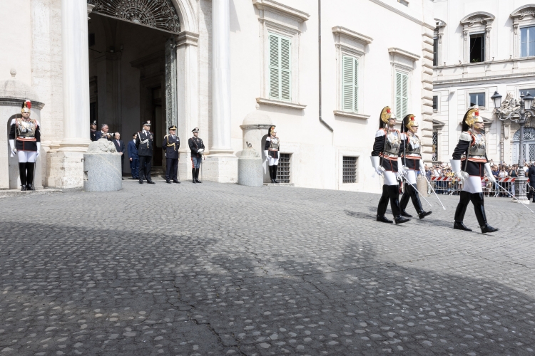 Cambio solenne della Guardia d'Onore sulla Piazza del Quirinale, in occasione della Festa della Repubblica