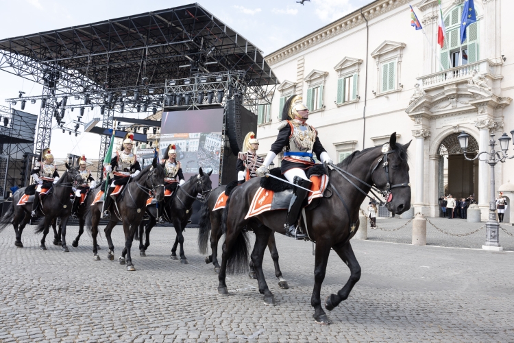 Cambio solenne della Guardia d'Onore sulla Piazza del Quirinale, in occasione della Festa della Repubblica