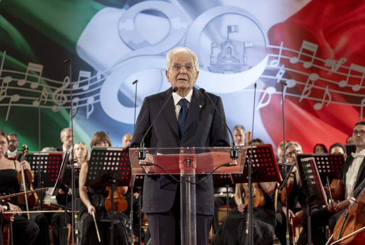 Il Presidente Sergio Mattarella interviene durante il Concerto in onore del Corpo diplomatico eseguito dall’Orchestra del Teatro dell’Opera di Roma, in occasione della Festa della Repubblica
