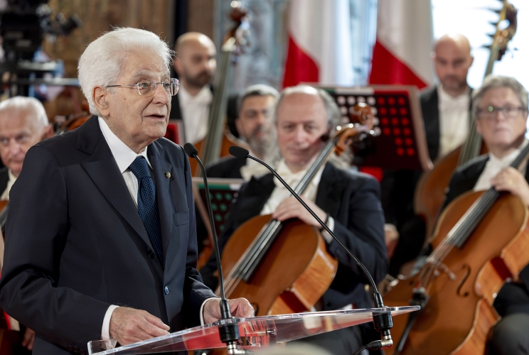 Il Presidente Sergio Mattarella interviene durante il Concerto in onore del Corpo diplomatico eseguito dall’Orchestra del Teatro dell’Opera di Roma, in occasione della Festa della Repubblica