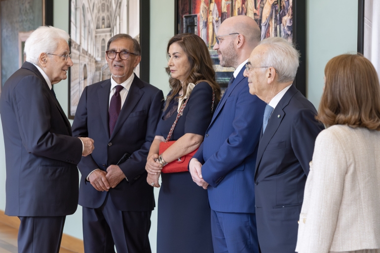 Il Presidente Sergio Mattarella con Ignazio La Russa, Presidente del Senato della Repubblica, e consorte; Lorenzo Fontana, Presidente della Camera dei deputati, Giovanni Amoroso, Presidente della Corte costituzionale, e consorte, in occasione Concerto in onore del Corpo Diplomatico accreditato presso lo Stato Italiano in occasione della Festa della Repubblica   
