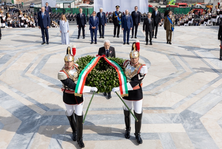 Il Presidente Sergio Mattarella all'Altare della Patria