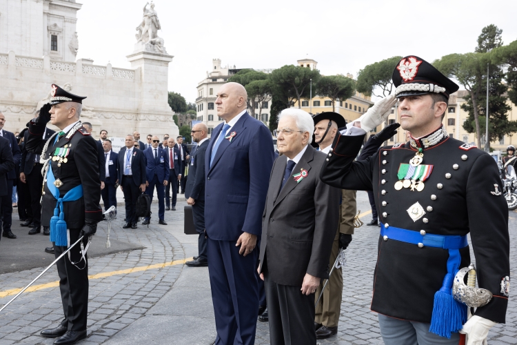 Il Presidente della Repubblica Sergio Mattarella all'Altare della Patria