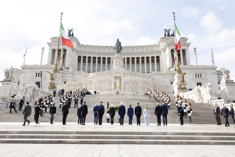 Il Presidente della Repubblica Sergio Mattarella all'Altare della Patria