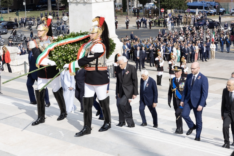 Il Presidente della Repubblica Sergio Mattarella all'Altare della Patria