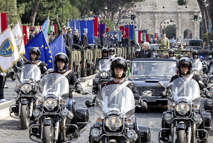 Il Presidente Sergio Mattarella alla Parrata militare
