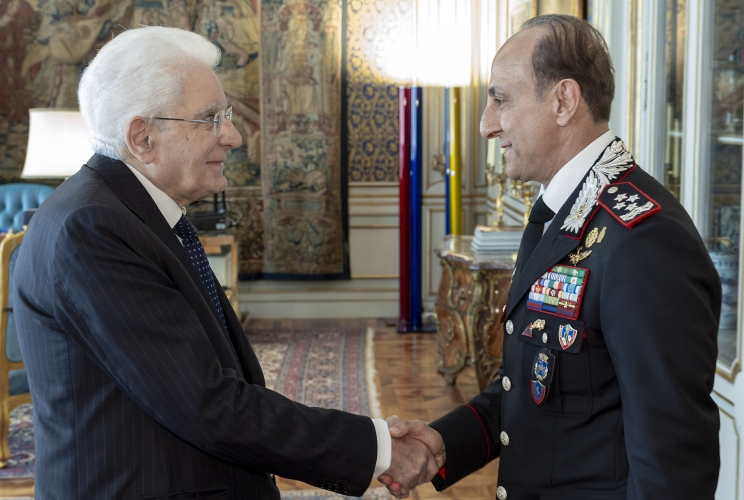 Il Presidente Sergio Mattarella accoglie il Gen. C.A. Salvatore Luongo, Comandante Generale dell’Arma dei Carabinieri
