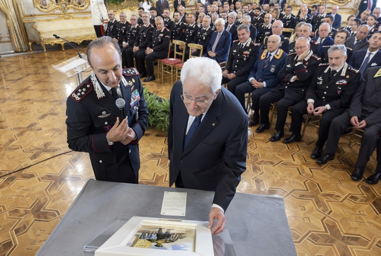 Il Presidente Sergio Mattarella con il Gen. C.A. Salvatore Luongo, Comandante Generale dell’Arma dei Carabinieri, in occasione dell'incontro con una rappresentanza di Carabinieri, nel 212° anniversario di fondazione dell’Arma 
