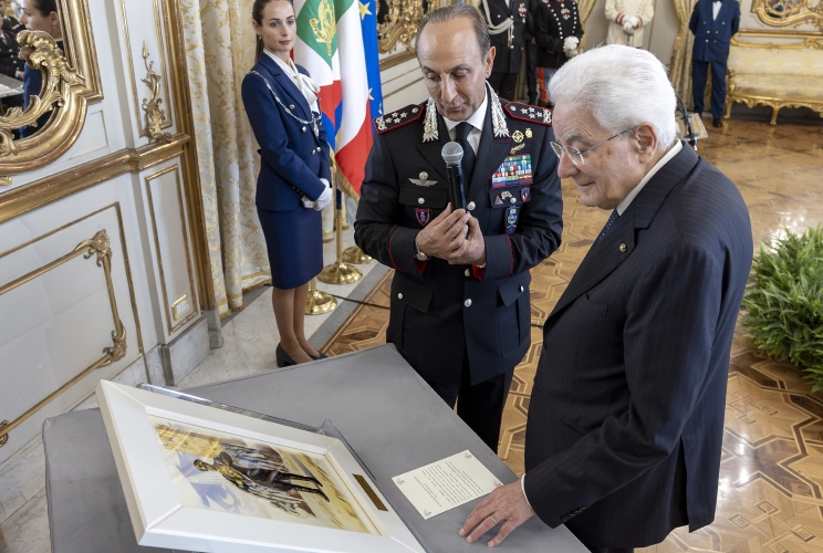 Il Presidente Sergio Mattarella con il Gen. C.A. Salvatore Luongo, Comandante Generale dell’Arma dei Carabinieri, in occasione dell'incontro con una rappresentanza di Carabinieri, nel 212° anniversario di fondazione dell’Arma 
