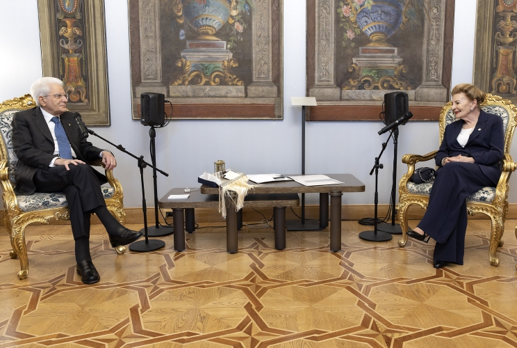 Il Presidente Sergio Mattarella con Marisa Fagà, Presidente dell’Associazione Nazionale Donne Elettrici, unitamente ad una delegazione 